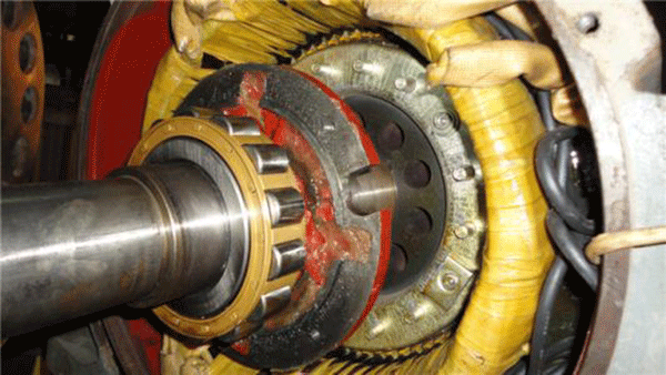 维修保养过程中如何清洗直流电动机的轴承？